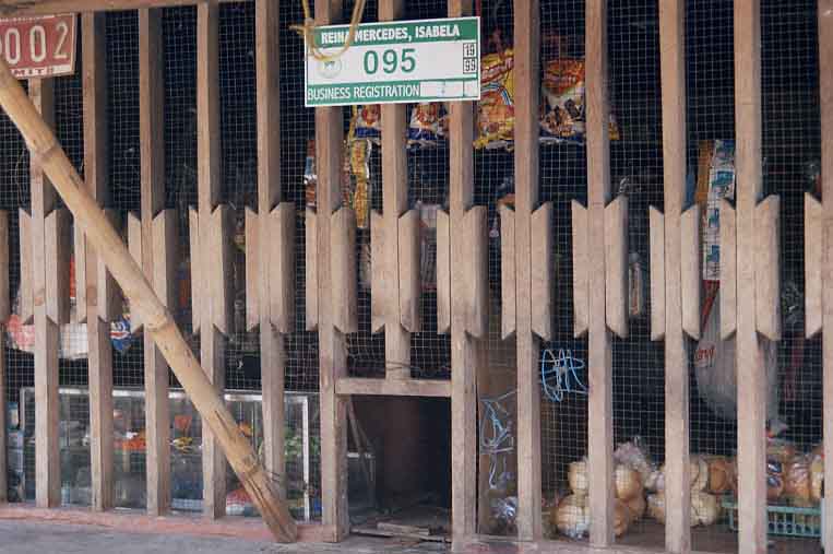 Tindahan (Neighborhood Store) (Josh Gleason)
Joel Longhurst & Matthew Blake
22 Oct 2003