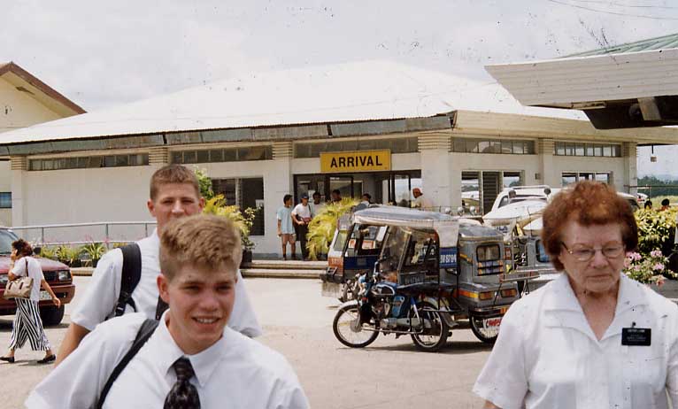Tuguegarao Airport (Josh Gleason)
Joel Longhurst & Matthew Blake
22 Oct 2003