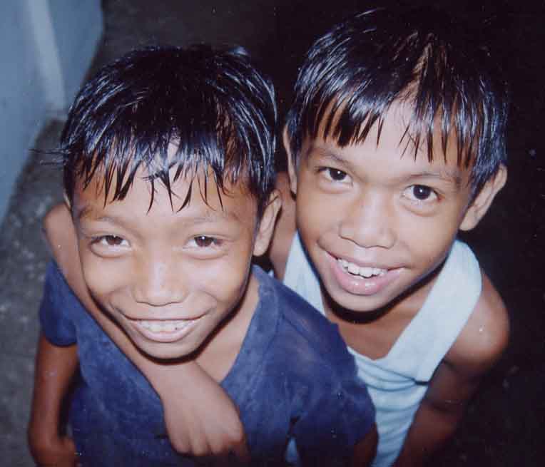 Dalawang Bata (Two Kids)  (Josh Gleason)
Joel Longhurst & Matthew Blake
22 Oct 2003