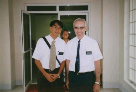 taken in Gonzaga chapel together with e.pacio.....
Brigette Ortiz Miguela
31 Jul 2006