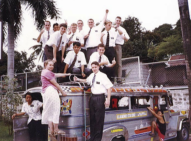 Santa Cruz Zone - Date & Missionary Names Unknown. If you can help Identify this photo Please Contact the Webmaster.
Grant McChesney
19 Aug 2001