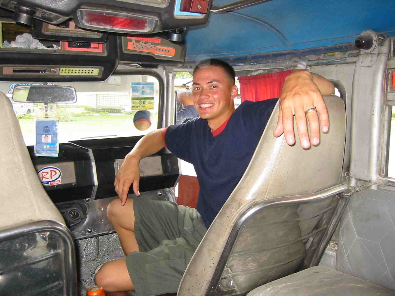 'Shotgun' sa jeep
Hunter Alii Sebresos
26 Aug 2004