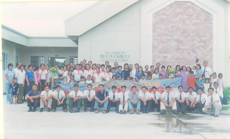 Members of UEP Branch pose for a souvenir picture after the open house of UEP Branch Chapel ( Jhonjie Tejero)
Jhonjie Tejero
14 Jan 2005