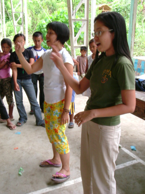teaching children songs with my co - teacher
Florida Maglay Gisala
06 Sep 2007