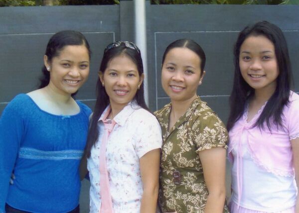 My cousin-in-laws... Kristhel, Hazel and Dharla
Cherry Patricia Laverez Adriatico
25 Mar 2008
