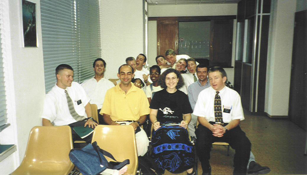 Nuno Santos, Jorge, and missionaries meet for June 2000 meeting at Odivelas (Superala)
Timothy John McGaffin
02 Dec 2004