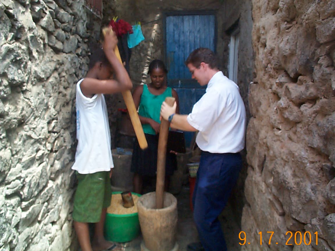 Elder Brown a trabalhar a fazer cuscus.
Ryan Shane Christensen
30 Sep 2003