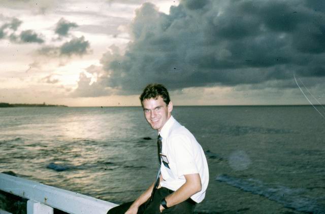 Elder Vinck -- Sunset in Arecibo 1984
Aaron  Vinck
05 Apr 2003