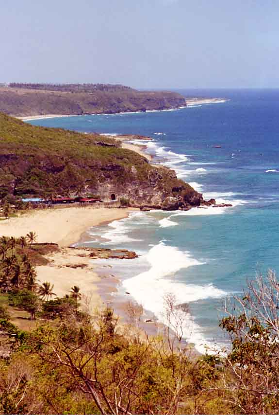 View from Quebradillas along Atlantic coast towards Isabela including the playa de Guajataca.
Matthew Sherman Thorum
11 Apr 2003