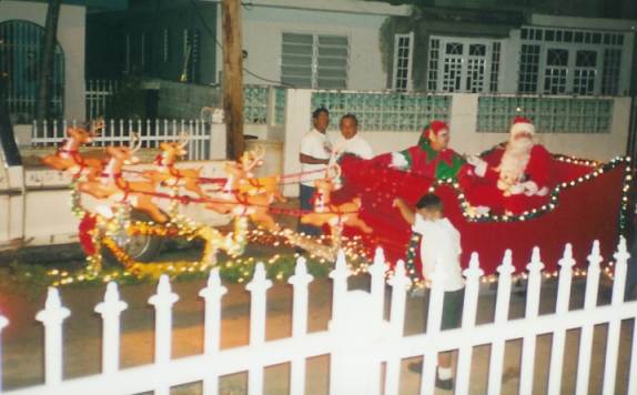 Santa came to visit our house in San Sebastián. (Dec. 2001)
Topher  Fischer
21 Dec 2003