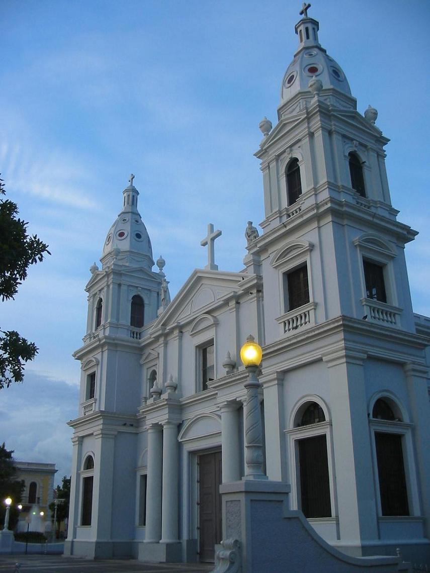 This is the Ponce Plaza at night. There is an ice cream place right across the street that makes great guanabana batidas :)
Jason Everett Hunter
28 Jun 2004