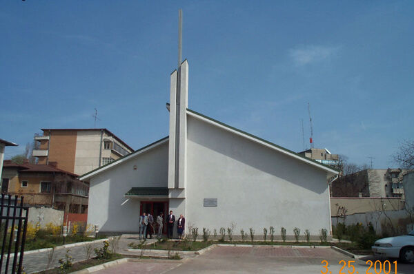 Ploiesti chapel - as you see, many pictures are from Ploiesti; so, this is the most beautiful city in Romania. ;)
Cristian Fofircã
12 Mar 2002