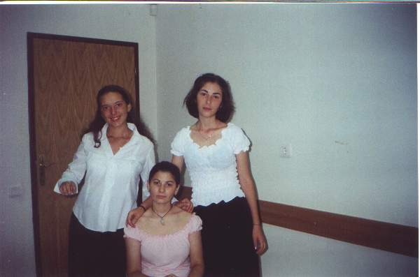 here is me (right side) and on the chair is Vlady and on the left side is Anna my best friend and my classmate!!!
MiLLy Stan
24 Sep 2002