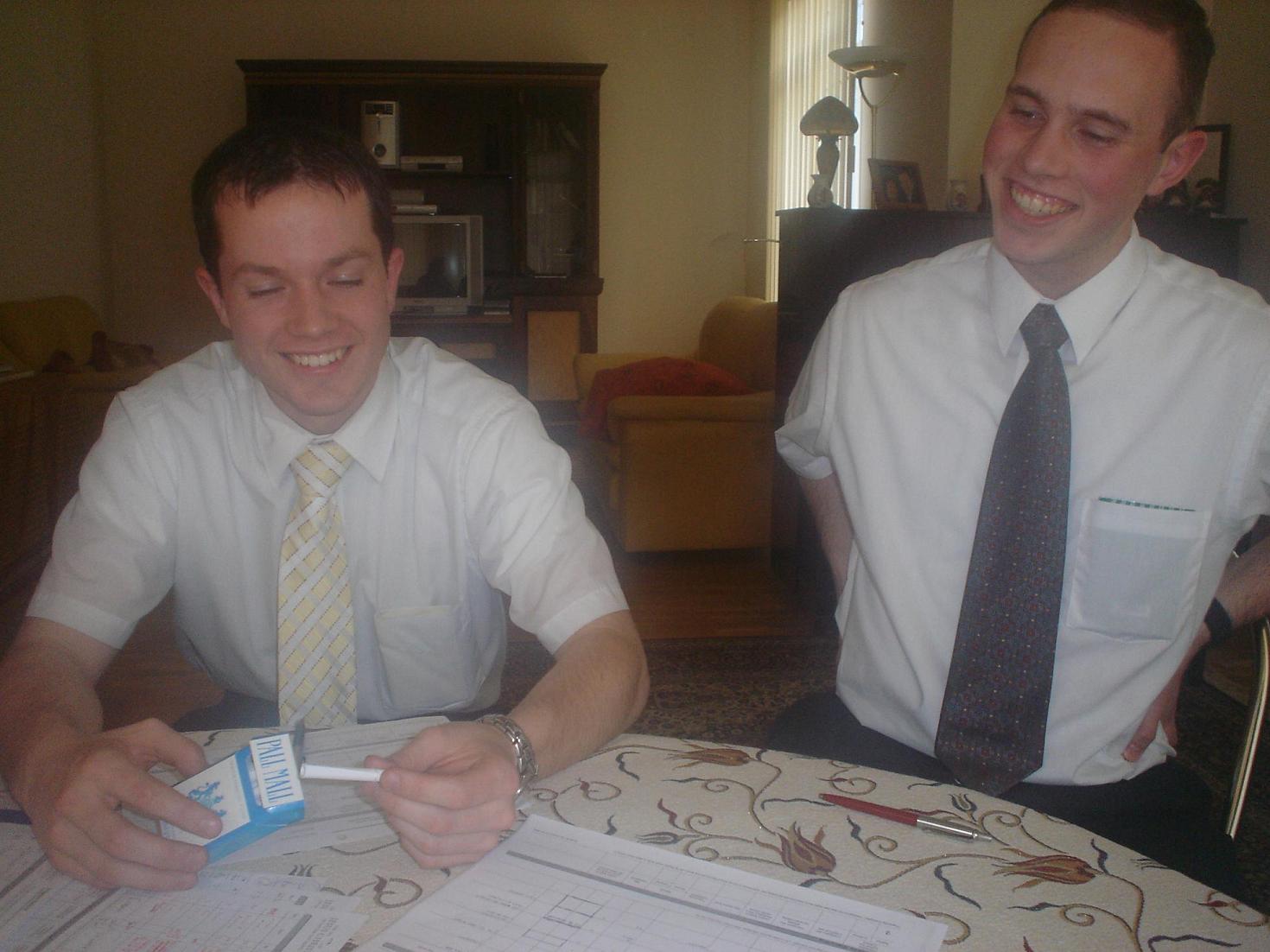 Hey ce faceti cu pachetul de tigari?(de fapt era un pachet plin cu versete :)) )
Ania Popa
12 Apr 2006