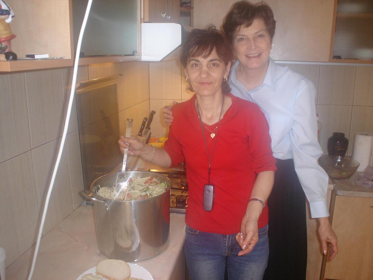 Cele doua mama ale Ramurei Pitesti.We love you very much mamas
Ania Popa
12 Apr 2006