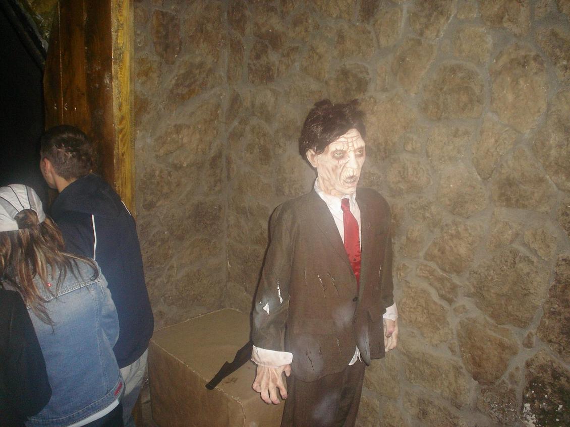 Daca te miscai pe langa el ,incepea sa danseze(sau cel putin asa mi se parea mie  )
Ania Popa
12 Apr 2006