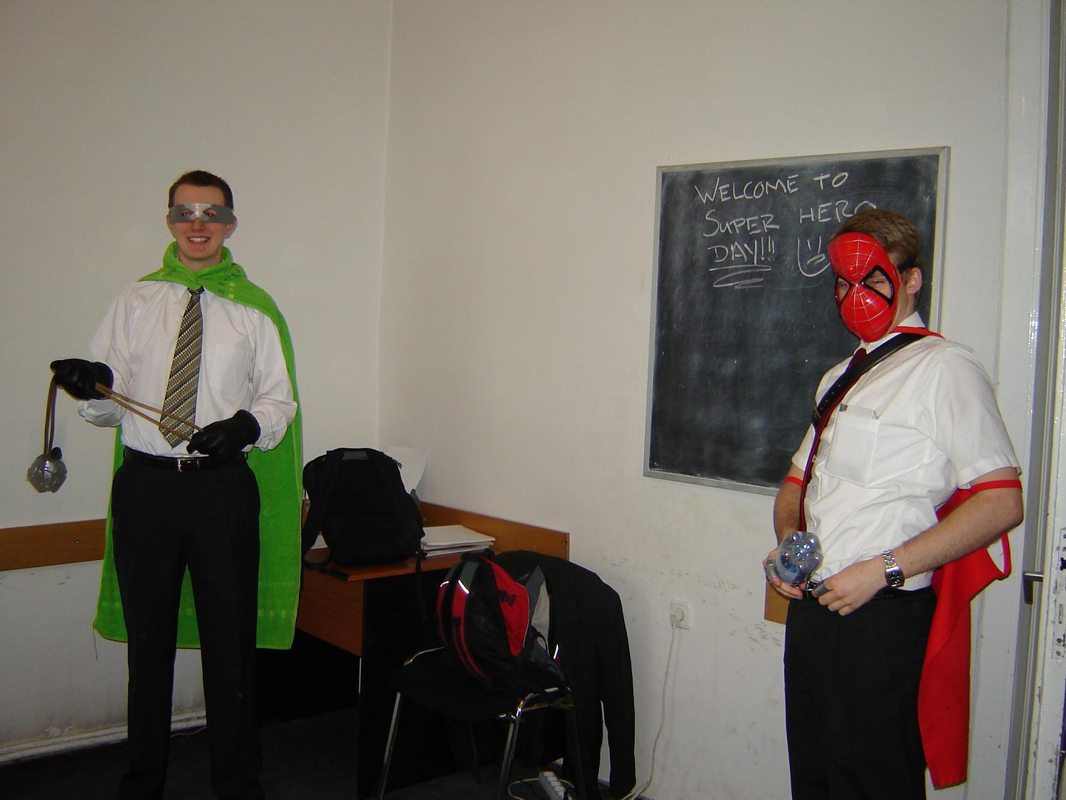 We will going to miss this 2 herous
Ne vor lipsi acesti doi eroi
Ania Popa
15 May 2006