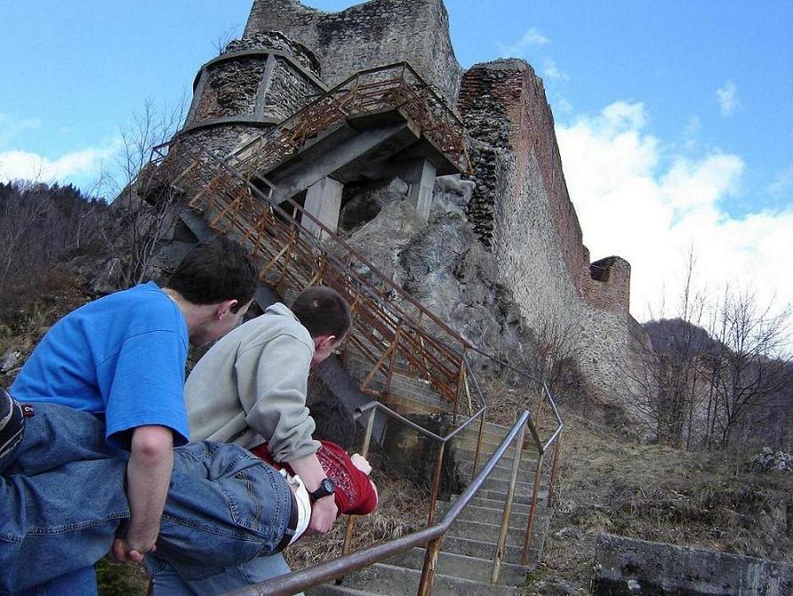 Atack !!!!! 
I hope that E.Nekkan is made of iron...
Sper ca E.Nekkan sa fie din fier
Ania Popa
15 May 2006