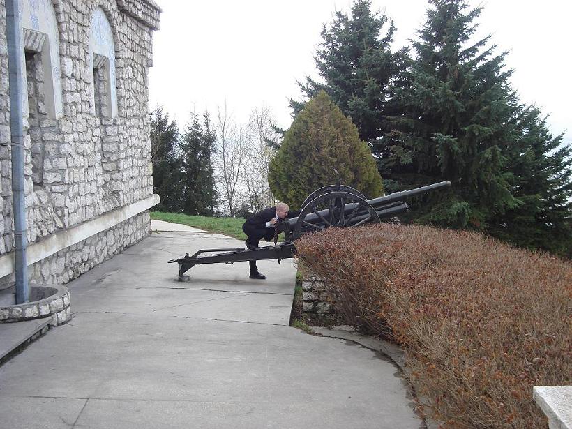 Preparing for war
Ania Popa
16 May 2006