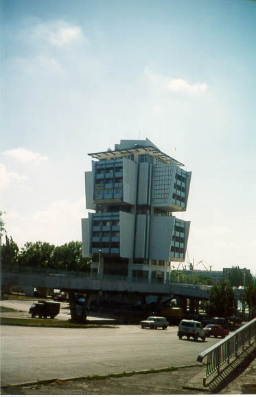 Does anyone know the name or function of this building in Rostov?  It is one of the strangest I've seen.
Jared Julius Blum
11 Feb 2002