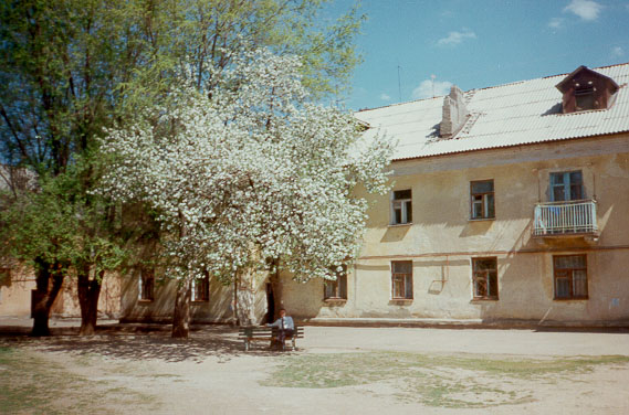Our apartment building in the old section of Volzhsky.
Jared Julius Blum
11 Feb 2002