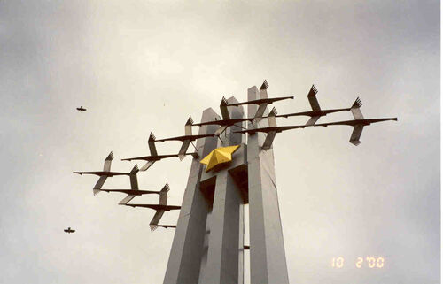 This is the big monument in Saratov at Victory Park
Kevin J. Anderson
12 Feb 2002