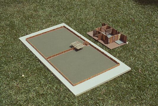 Model Pa Pua'a
Kendel  Klein
12 Dec 2001