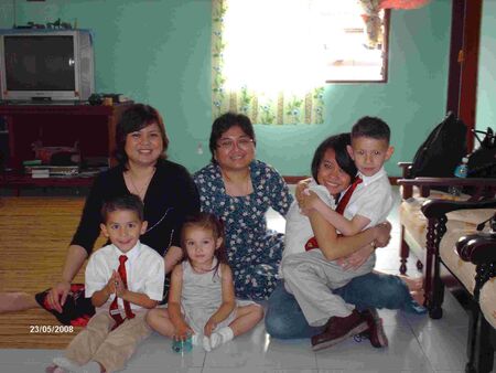 Felicia and Feona Albert with Corina Roria in Kampung Ta'ee with Steiner, September and Augustus Pendell
Brandon Alexander Pendell
16 Aug 2009