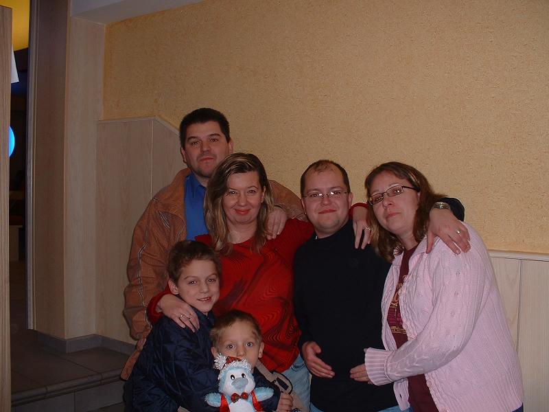 This is President Georgievski and family 16 December 2004
Merthan W Beck
26 Dec 2004