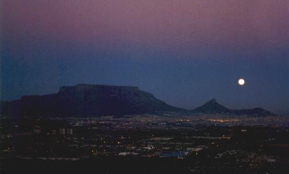 View of table Mountain from Belville. (The photo did not do the view justice, the scan did not do the photo justice...)
Dustin  Davis
21 Dec 2001