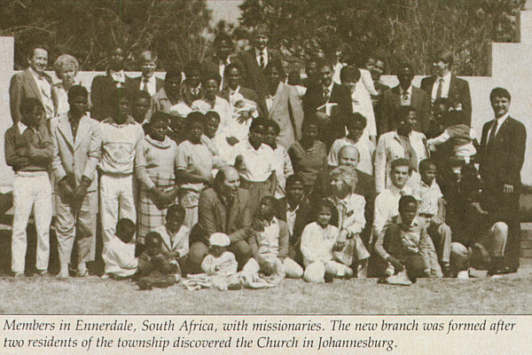 1987 Ensign photo of the Ennerdale Branch that was part of the Vereeniging Ward. Includes Tolman, Kukuk, Bangerter, Lyman, Lindquists (?) and unknown (top left).
Robert  Lyman
16 Dec 2004