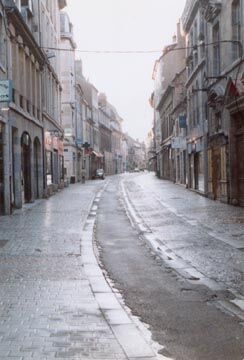 the street behind the apartment on la grande rue in besancon
Timothy  Chadwick
01 Dec 2003