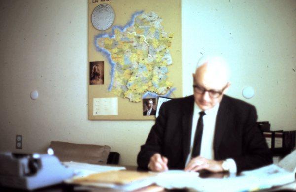 President Martin working at his desk
Mark  Heugly
30 Mar 2010