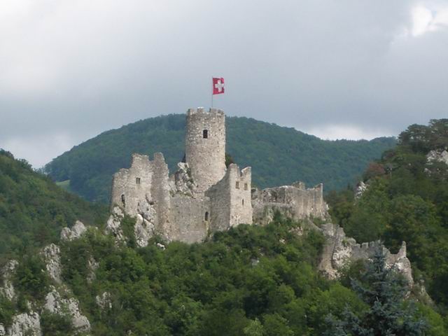 This 12th century castle sits in my front yard in Balsthal (SO), where we currently reside.
Bret  Pobanz
24 Oct 2005