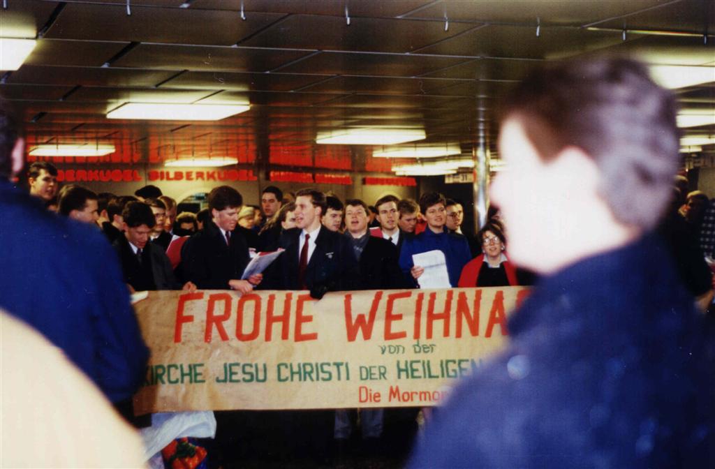 In Zürich,nach der Feier im Hotel,aufgenommen im Bahnhof von Zürich,downstairs.
Alexander Georg Stefan Dessin
04 Mar 2006