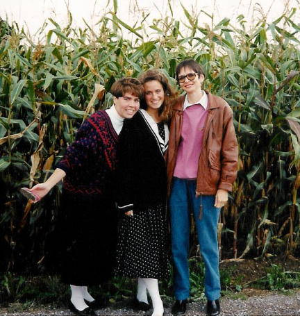 Sister Angie Lloyd (middle) and I with Sister Herzog (Gemeinde Wettingen)... out standing in a field of corn, August or September 1992
Andrea  Meyer
28 Mar 2006