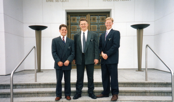 In front of the Swiss Temple(1995)
Roger  Archibald
20 Jun 2006