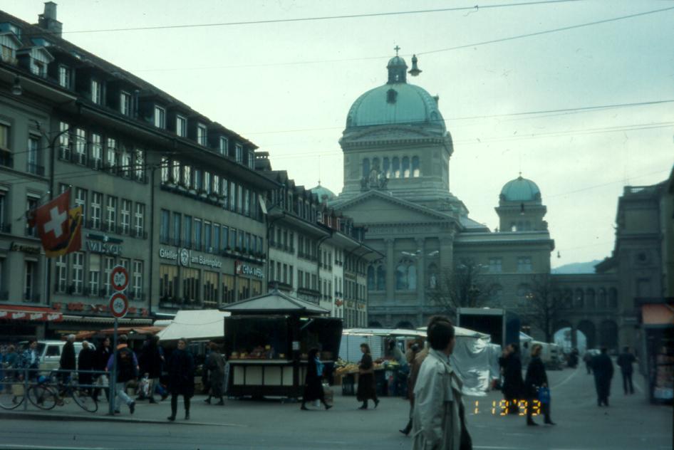 Bern Marktplatz - January 1993
Brett E Rinn
11 Jun 2007