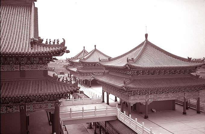 Xeng Mu Miao (?) in Tainan
Kim Burton Ashby
14 Mar 2002