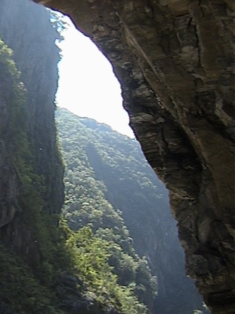 A pic I took while visiting Taiwan summer of 2001
Todd Michael Giles 賈文斌
19 Mar 2002