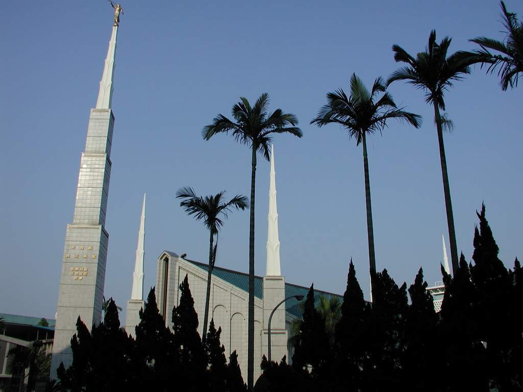 Taipei Temple in March of 2002.  For those that have been home awhile, notice that the outside of the temple tiles have been redone.
Joshua James Lee 李強華
14 Apr 2002