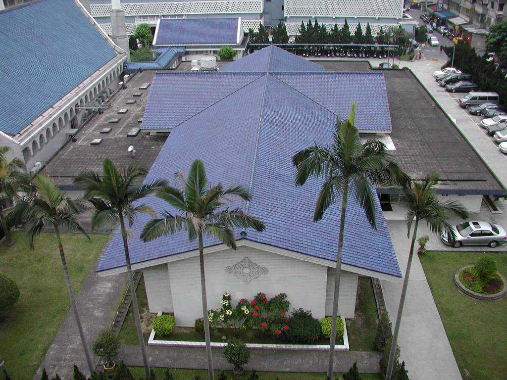 Taken 3/2002.  Building taken down in July and replaced with another 4 story building.  Refer to black & white photo.
Joshua James Lee 李強華
14 Apr 2002