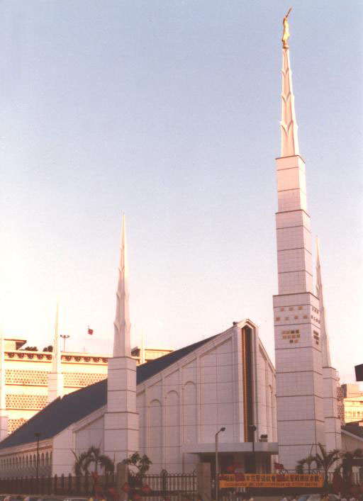 Sunset during the temple open house.
William Thomas Caine
08 Oct 2002