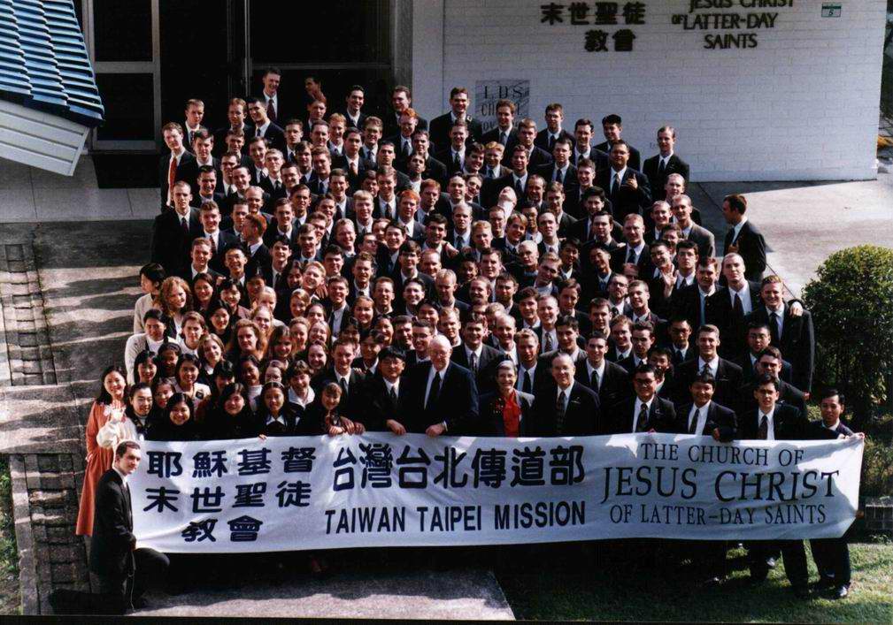 President Harris's 1st Year
Joshua James Lee 李強華
21 Oct 2002