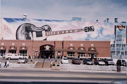 In downtown Nashville
Cody  Curtis
13 Nov 2001