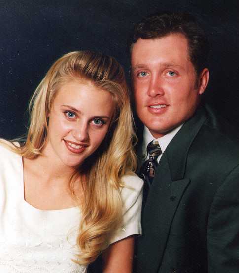 Brad & Katrina Wells<BR>Married December 18, 1998
M. Bradley Wells
22 Mar 2001