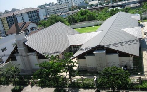 Srinakharin meetinghouse is located on the main road of On-nut. This is the most beautiful and attractive building in this area.
Wisan  Wisanbannawit
20 Feb 2007