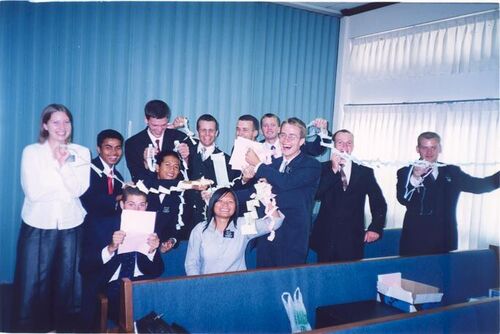 The object was to form the longest chain.  We failed miserably.
Jade  Grimmius
01 Oct 2007