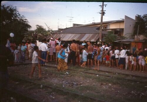 The crowds begin to grow
Robert B Skankey
06 Jan 2016