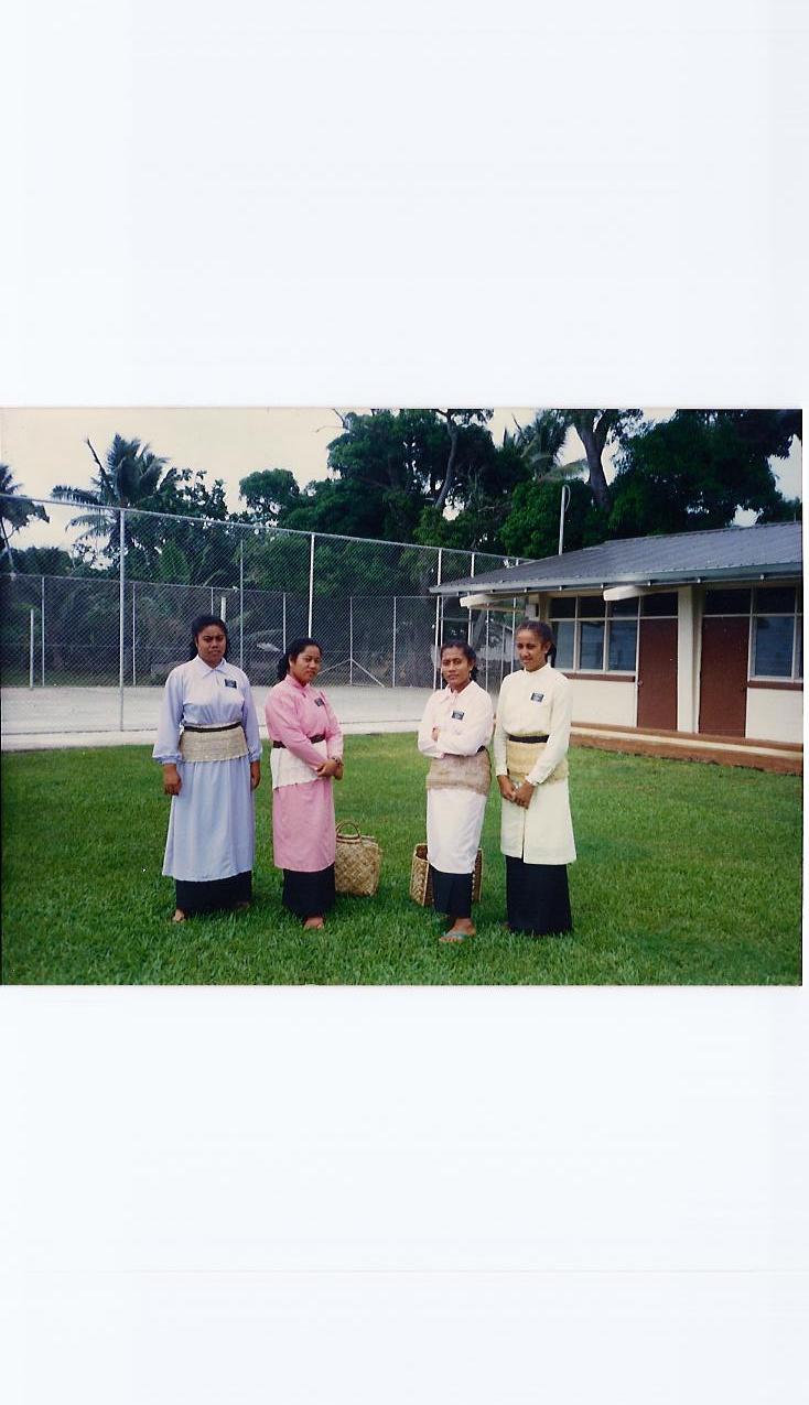 Sister Latu, Sister Latu, Sister Kaumavae and Sister Mapa
'Eva 'I Mapa
21 Jun 2004